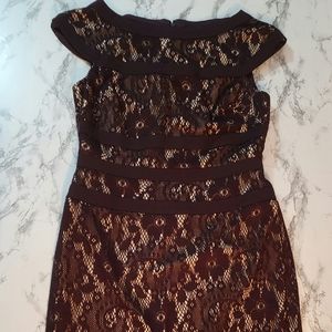 Adrianna Papell Size 4 Lace Dress